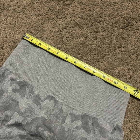 Like New NVGTN Sz S Gray Camo Leggings-Mid Calf Length-Seamless - Picture 8 of 11